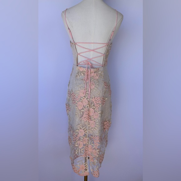 Lulus Women’s Lace Overlay Slip Dress V-Neck Lace Up‎ Back Size Small - Picture 2 of 10